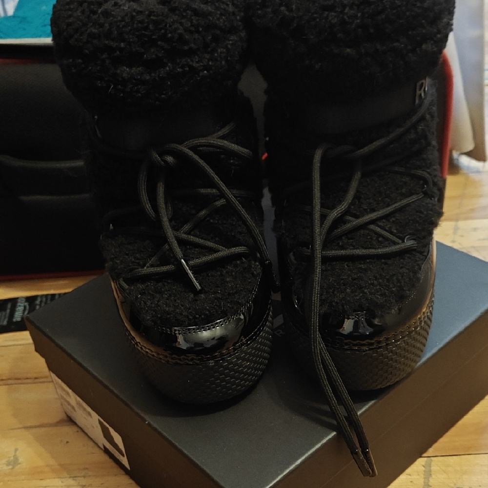 RUDSAK Kids Black Textured Boots
